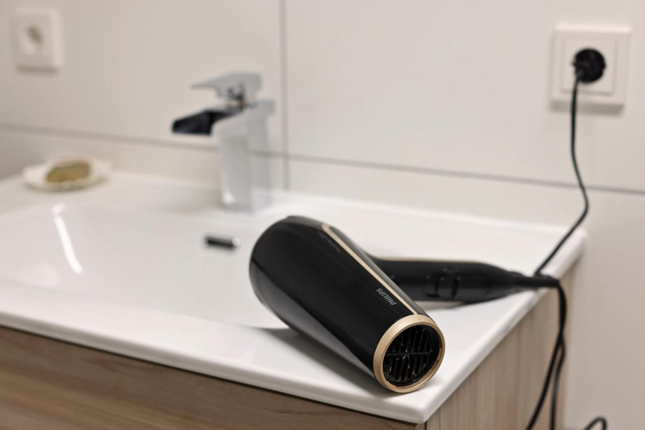 Modern Und Neu, Top Ausstattung Mit Kaffeevollautomat, 2X Netflix-Tv, Lueftungsanlage, Geschirrspueler Wallerfangen Dış mekan fotoğraf