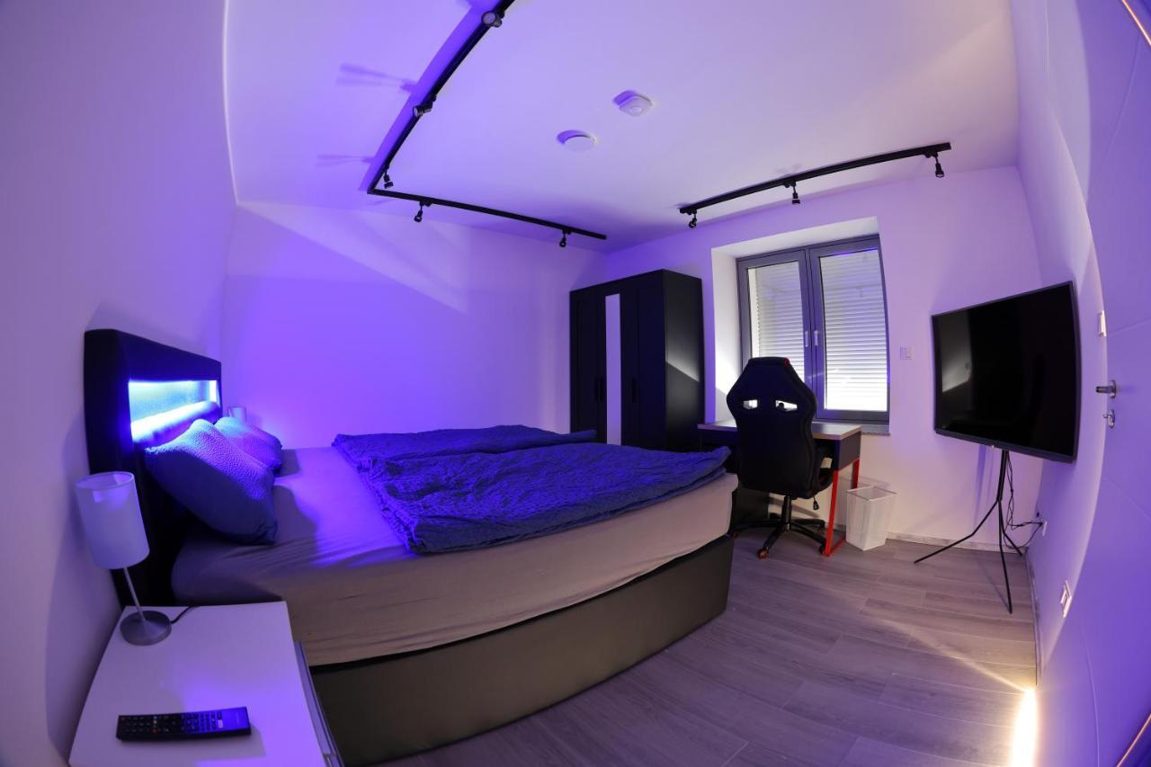 Modern Und Neu, Top Ausstattung Mit Kaffeevollautomat, 2X Netflix-Tv, Lueftungsanlage, Geschirrspueler Wallerfangen Dış mekan fotoğraf